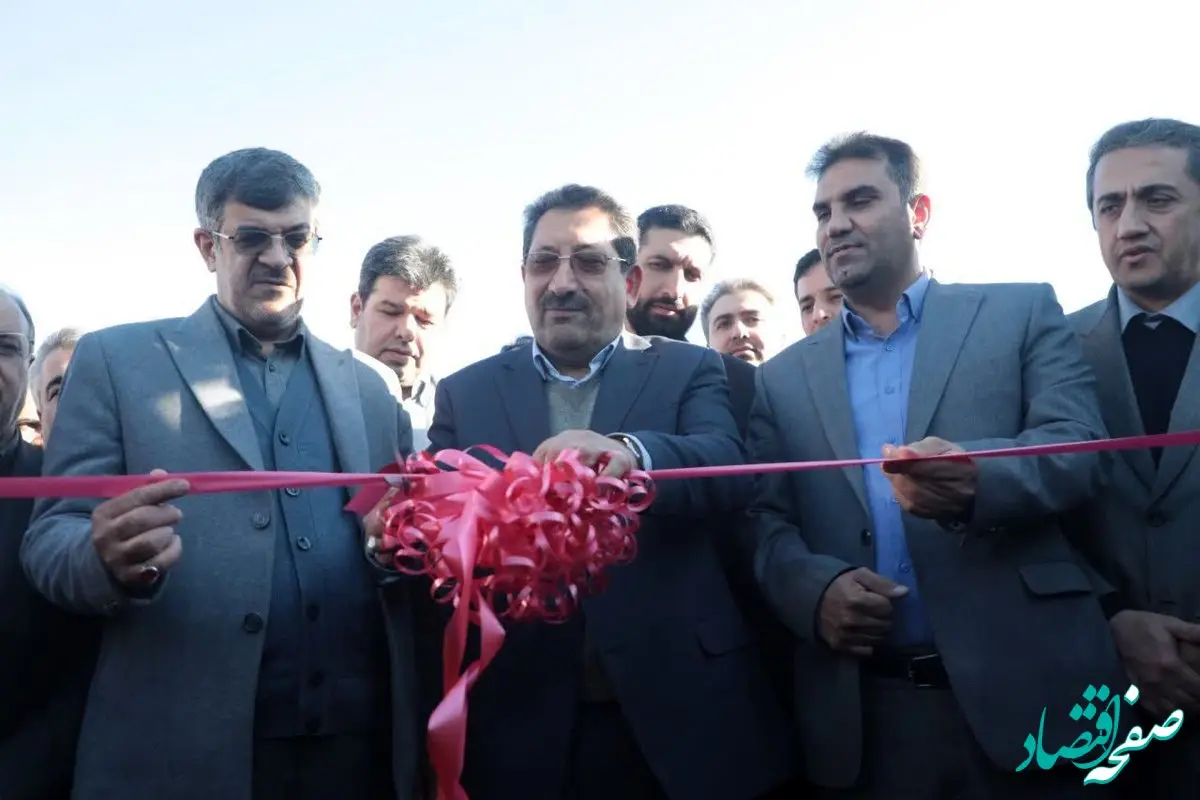 افتتاح نیروگاه خورشیدی چادرملو با حضور وزیر صمت و رئیس هیات عامل ایمیدرو