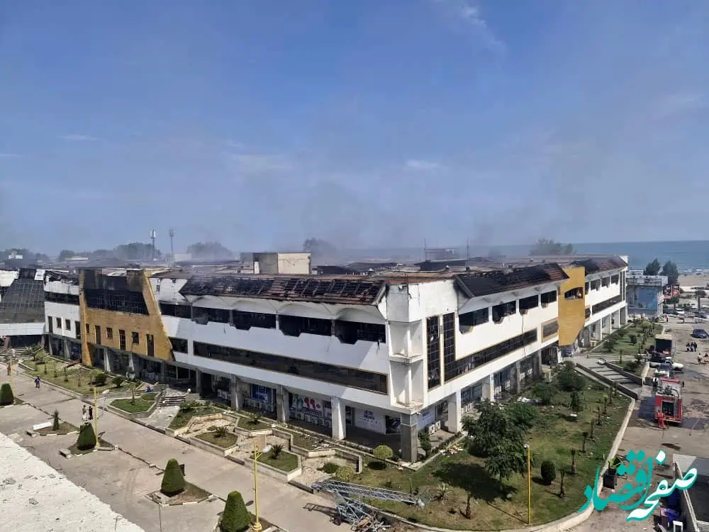 مهار کامل آتش سوزی مجتمع ونوس انزلی؛ بدون سرایت به طبقات دیگر و فاقد خسارت جانی و مصدومیت