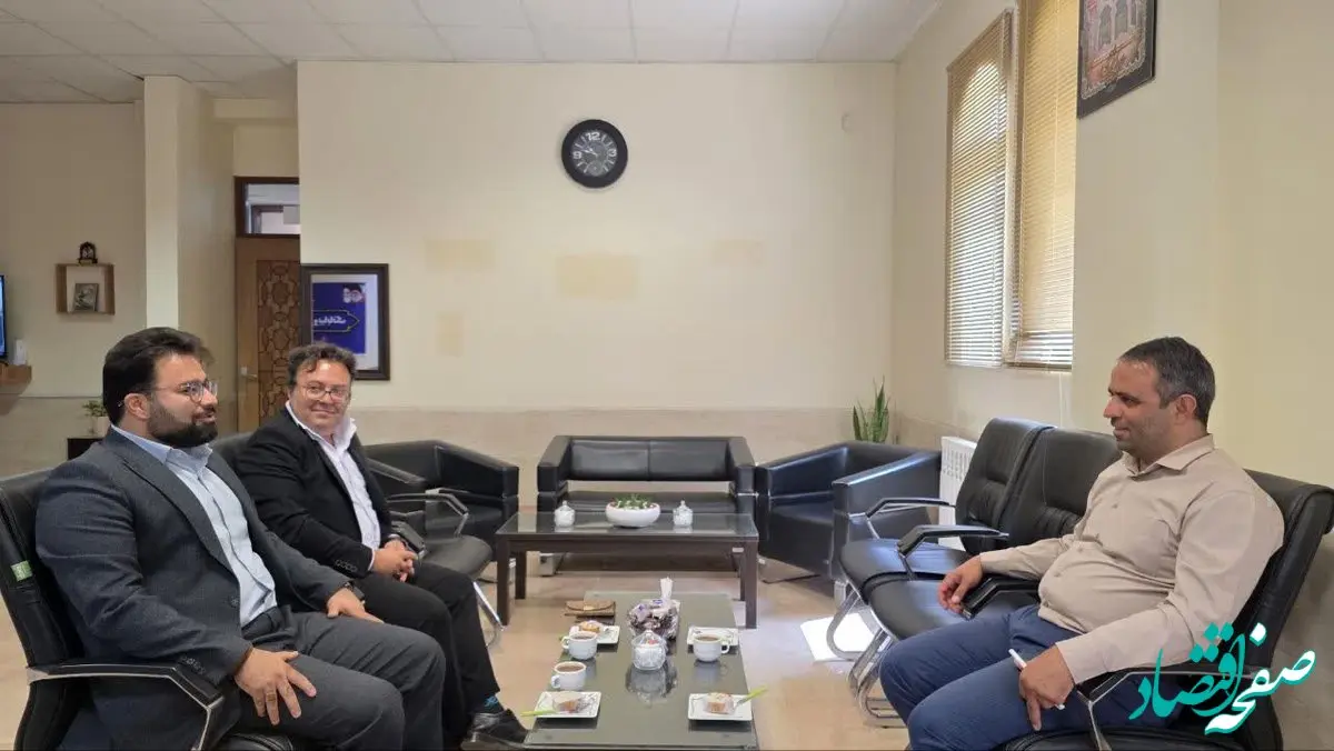 مدیر مجتمع پتاس خوروبیابانک با فرماندار شهرستان خوروبیابانک دیدار کرد