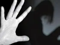 مرد شیطان صفت همسایه به قصد آزار و اذیت روی دهانم را گرفت ! 