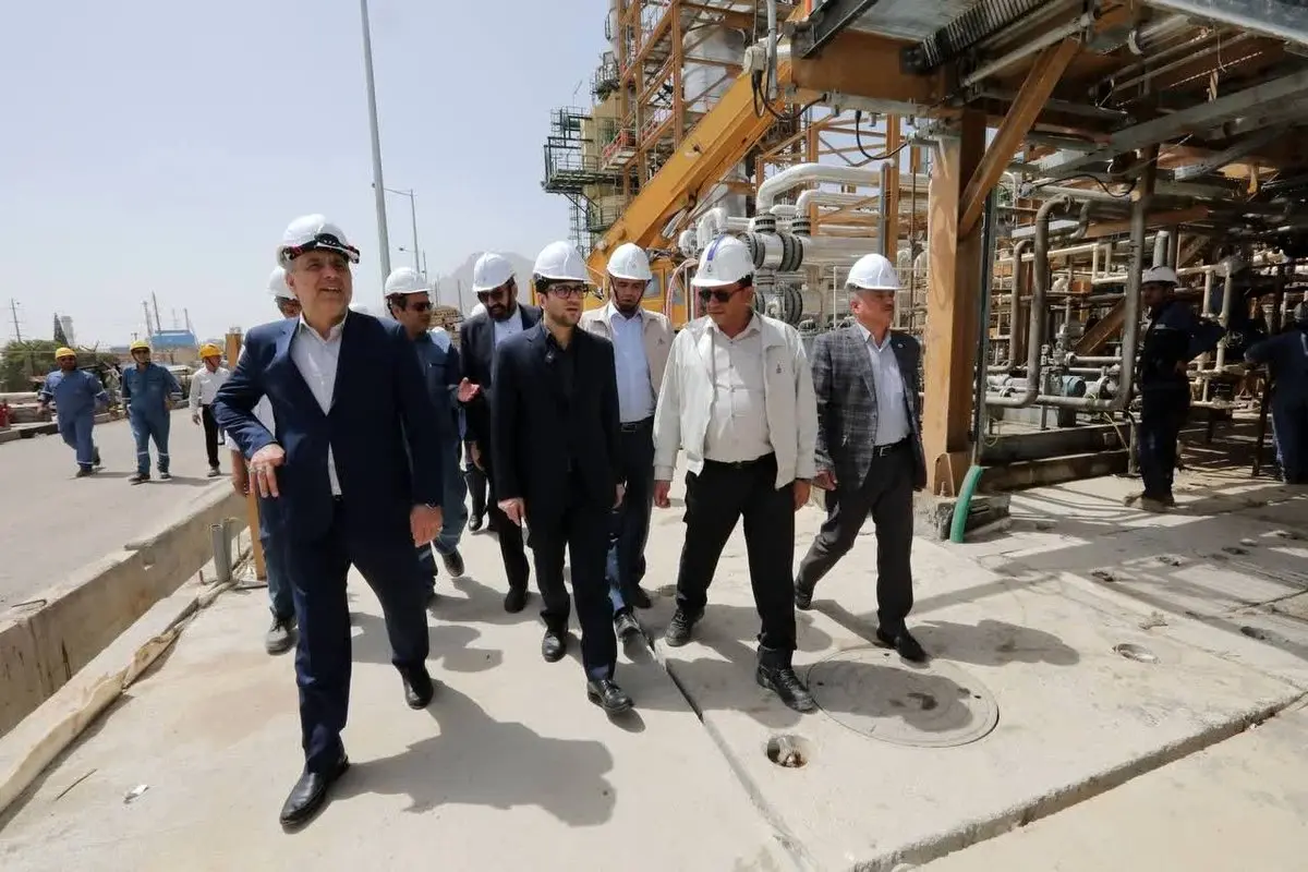 تأکید مدیرعامل شرکت ملی پالایش و پخش فرآورده های نفتی ایران بر شتاب در اجرا و تکمیل طرح های پالایشگاه اصفهان