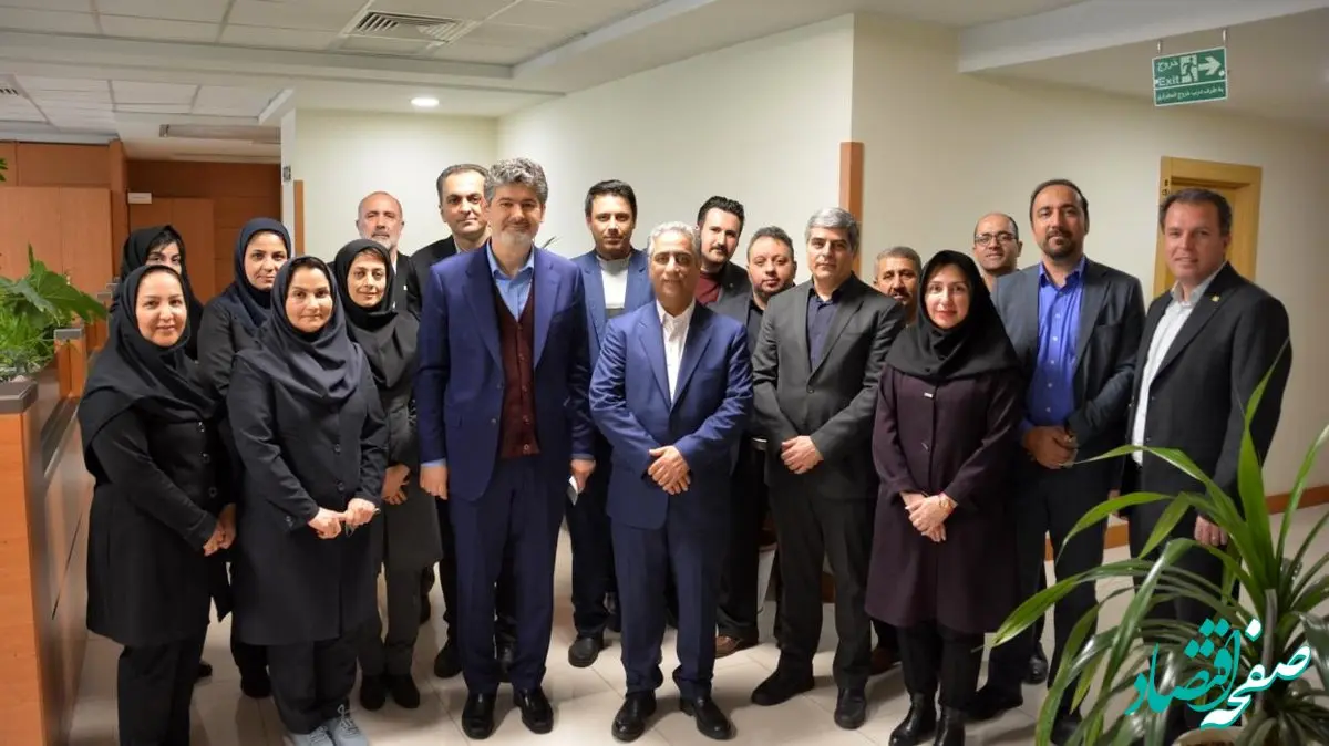 بازدید مدیرعامل بانک صنعت و معدن از معاونت مالی و بین الملل این بانک