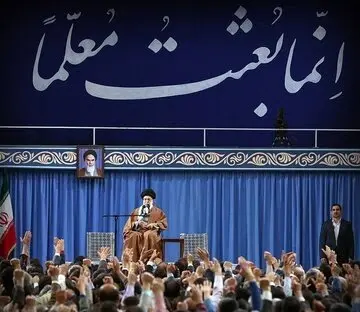 فیلم | رهبر انقلاب : الگوهای جامعه معلمین باید به عنوان قهرمان معرفی شوند