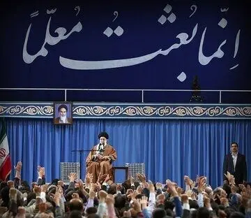 فیلم | رهبر انقلاب : الگوهای جامعه معلمین باید به عنوان قهرمان معرفی شوند