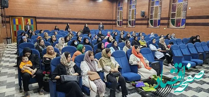 اولین کارگاه تخصصی و همایش آموزشی با عنوان خانواده قشنگ من، برای همسران پرسنل پتروشیمی فارابی برگزار شد.