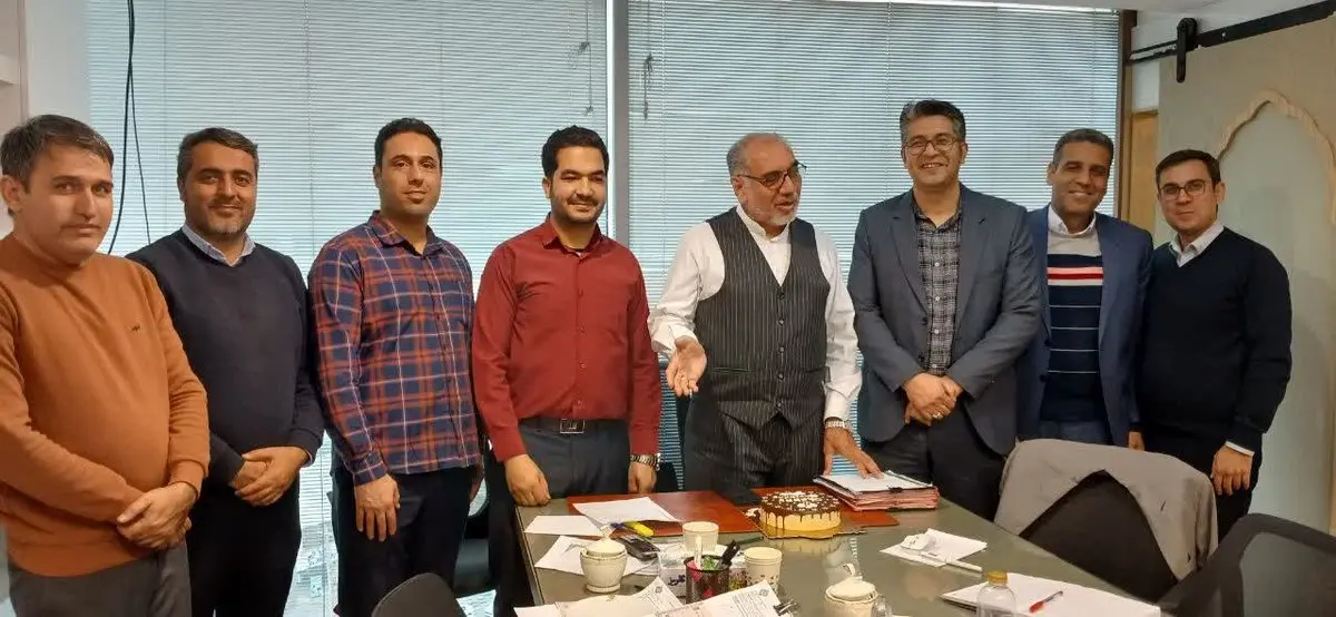 محمد رضا رجبی مقدم مدیر عامل منطقه ویژه اقتصادی سرخس و معاونین موسسه ، از همکاران امورمالی و حسابداری موسسه تقدیر نمودند