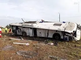 واژگونی اتوبوس دانشآموزان در کرمان با ۶ کشته و ۳۵ زخمی + جزئیات و فیلم