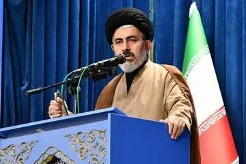 خیانت بزرگ مسئولان از نگاه این امام جمعه /پس لرزه های ممنوعیت حضور دختران مسلمان با لباس بلند و عبا در این مدارس 
