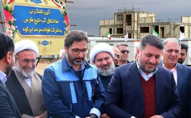 پروژه انتقال آب خلیج فارس به شرکت فولاد سرمد ابرکوه کلنگزنی شد