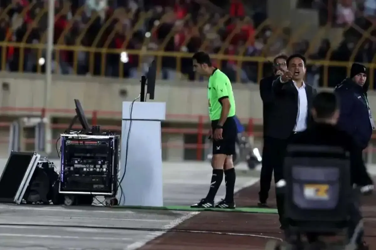 حمله خشن لیدرهای شمس آذر به خودروی داور؛ تلاش برای واژگونی خودرو و به خطر انداختن جان داوران