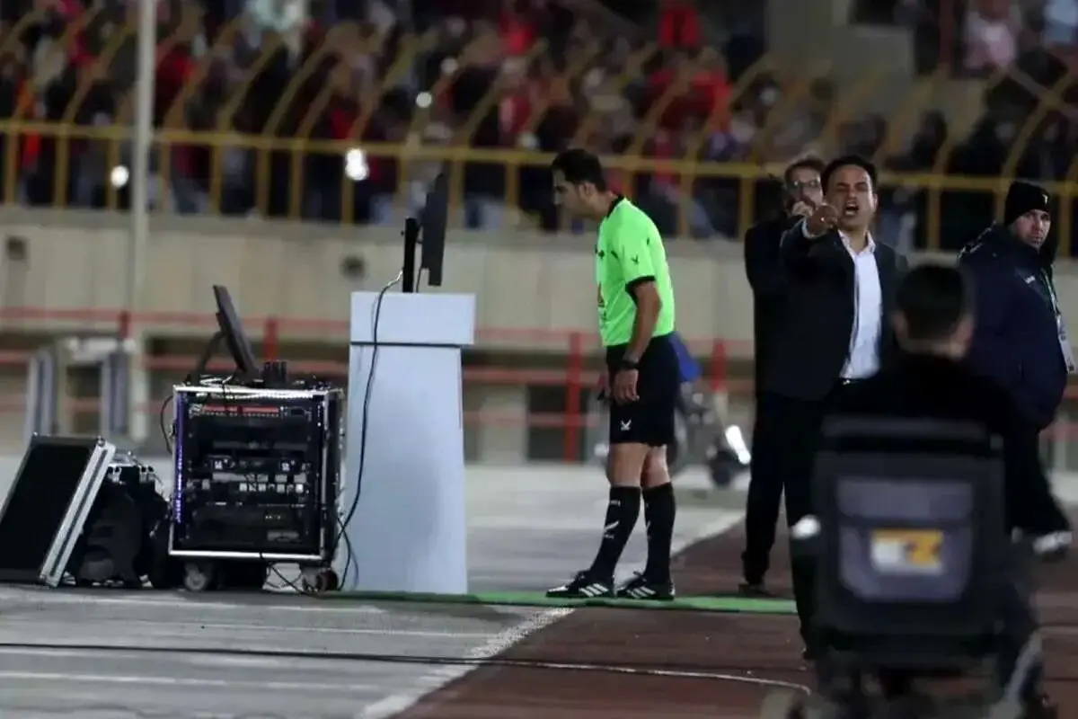 حمله خشن لیدرهای شمس آذر به خودروی داور؛ تلاش برای واژگونی خودرو و به خطر انداختن جان داوران