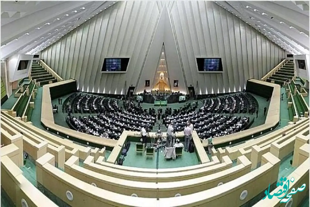 این فرد رئیس و این فرد نایب رئیس سنی مجلس دوازدهم شدند / دبیران چه کسانی هستند؟