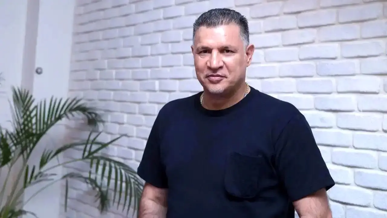 اجرای اختصاصی ترانه خلیج فارس از خواننده معروف برای علی دایی