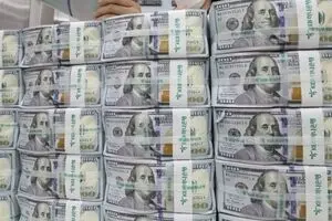 قیمت دلار آمریکا امروز شنبه ۱۷ مرداد چقدر کاهش یافت؟ 