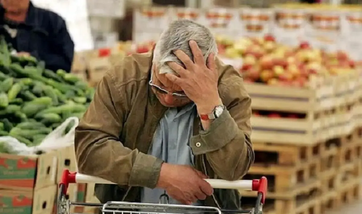 چگونه گرانی دلار کمر بازنشستگان را شکست؟ / چه کسانی سود میکنند؟