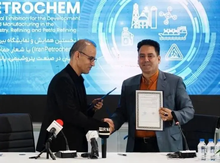 در رویداد بین‌المللی ایران پتروکم قرارداد پتروشیمی خوزستان با یک شرکت دانش‌بنیان برای ساخت کارت‌های الکترونیکی برق و ابزاردقیق امضاء شد