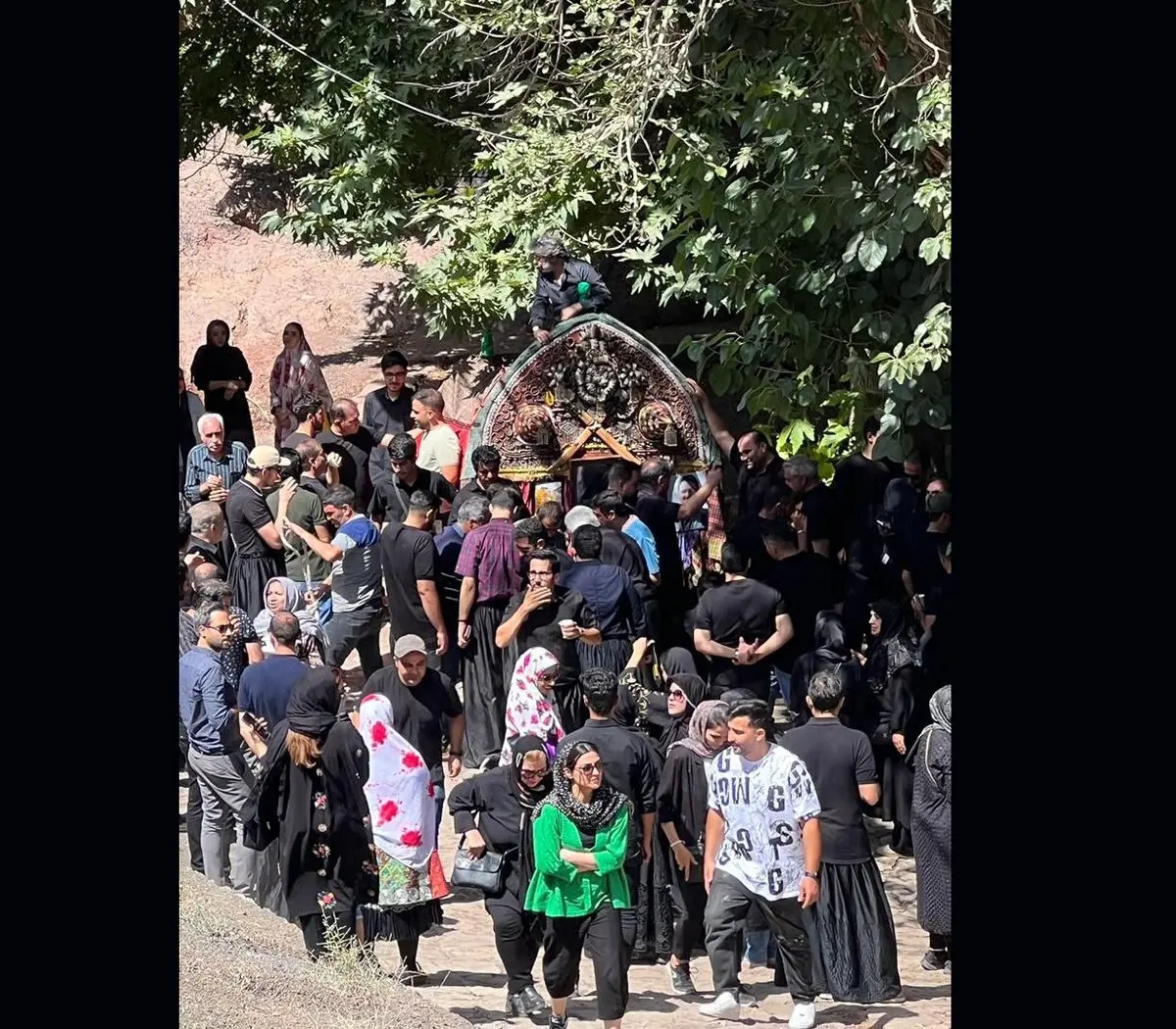 رسم نخل‌گردانی روز تاسوعا در ابیانه + ویدئو