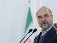 عکس / حرف‌های درگوشی قالیباف با مقام بلندپایه نظامی