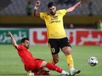 یک فاجعه بازیکن پرسپولیسی در نبرد حیثیتی | حرکت عجیب او توجه کارگردان تلویزیونی را جلب کرد!
