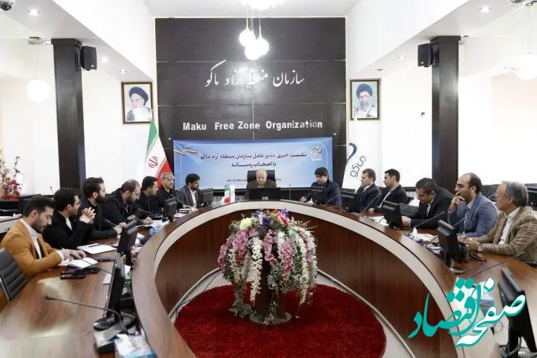 صدور کارت ماکووندی و عضویت شهروندان در شرکت های سهامی عام نخستین اقدام منطقه آزاد ماکو در راستای تحقق شعار سال