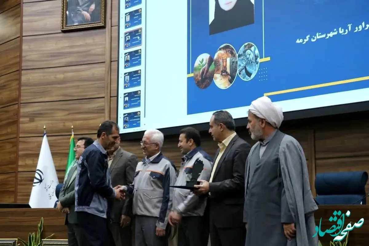 در سی و ششمین جشنواره تجلیل از جامعه کار و تولید از شرکت آلومینای ایران تجلیل به عمل آمد