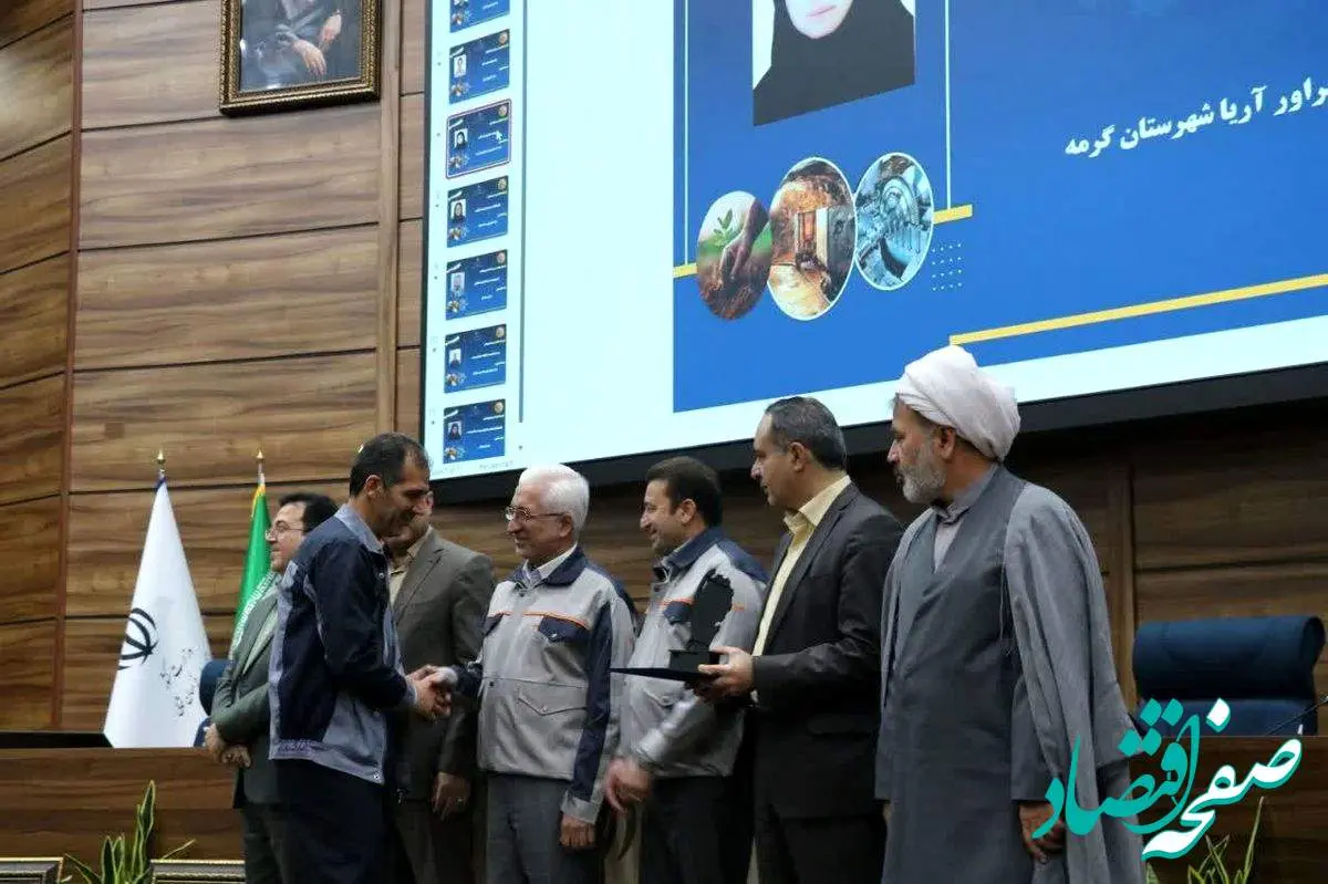 در سی و ششمین جشنواره تجلیل از جامعه کار و تولید از شرکت آلومینای ایران تجلیل به عمل آمد