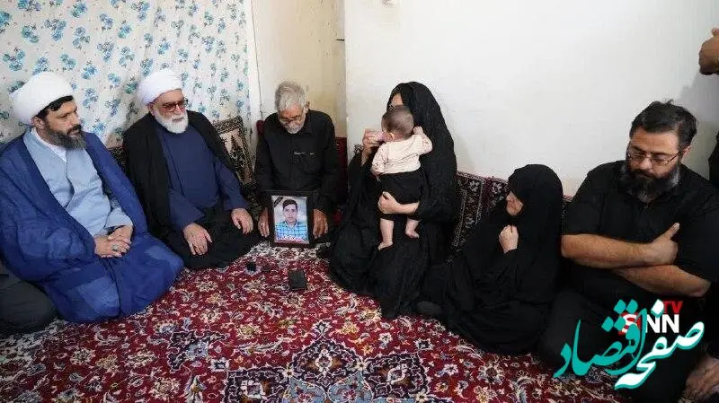 عکس هایی خاص از هدایای رهبر انقلاب به خانواده‌های جانباختگان حادثه معدن طبس