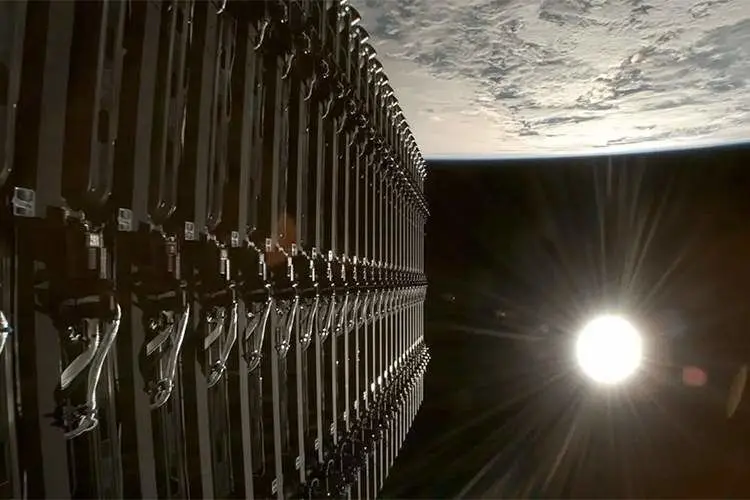 انفجار یک ماهواره استارلینک در فضا