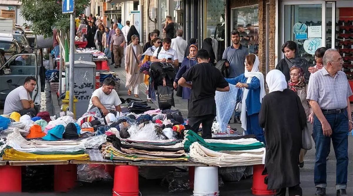 آخرین خبر از طرح ساماندهی دست فروشان امروز ۱۶ مرداد ۱۴۰۴ / بساط دست فروشان جمع می‌شود؟