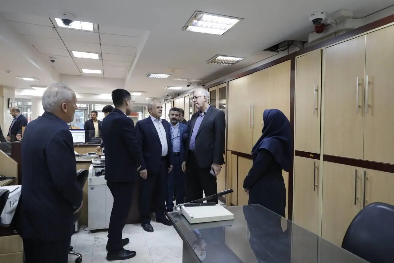 دکتر حسینی ، مدیرعامل بانک مسکن در بازدید از شعب اصفهان:
قدردان تلاش همکاران در خدمت دلسوزانه به مشتریان هستیم