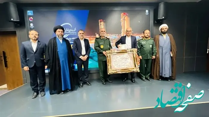فرمانده سپاه امام صادق(ع) استان بوشهر از رییس ارشد مجتمع و فرمانده بسیج شهید مطهری شرکت پتروشیمی پارس تقدیر کرد

