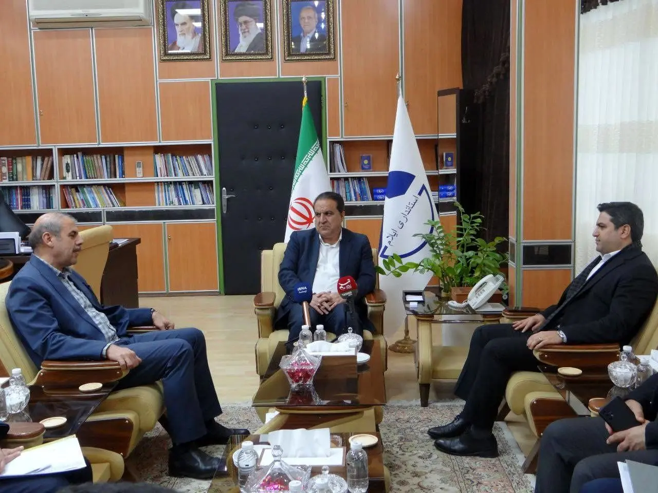 مدیرعامل پست بانک ایران به عنوان نماینده وزیر امور اقتصادی و دارایی در دیدار با استاندار ایلام بر توسعه آمایشی و تقویت تأمین مالی تولید تاکید کرد