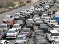ترافیک نیمه‌سنگین در آزادراه‌ها و محورهای منتهی به پایتخت؛ بارش برف و باران در چند استان