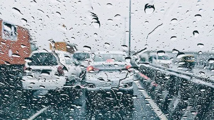 باران و ریزگرد جاده‌های این استان را درگیر کرد