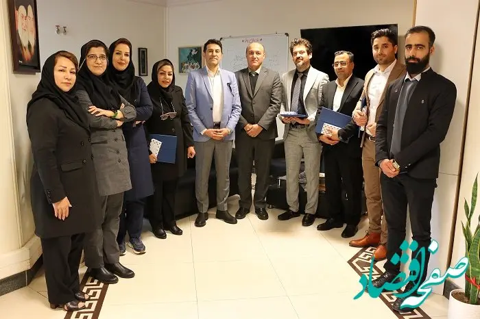 تقدیر از نمایندگان برتر فروش بیمه‌های زندگی در جشنواره پاییزه بیمه دانا