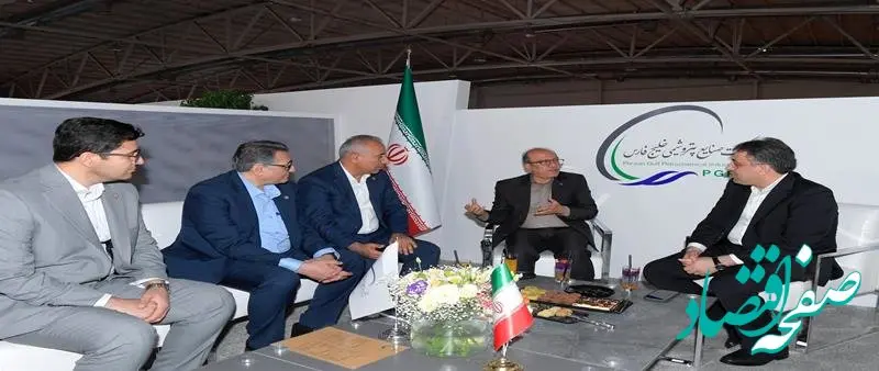 از بازدید رئیس صندوق‌های بازنشستگی صنعت نفت و اعضای هیات‌رئیسه مجلس تا حضور گسترده رسانه‌ها در غرفه بزرگ‌ترین هلدینگ پتروشیمی ایران