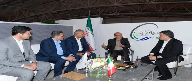 از بازدید رئیس صندوق‌های بازنشستگی صنعت نفت و اعضای هیات‌رئیسه مجلس تا حضور گسترده رسانه‌ها در غرفه بزرگ‌ترین هلدینگ پتروشیمی ایران