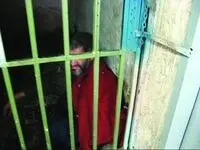 حمید زمانی که ۱۵ سال توسط مادر و برادرش زندانی شده بود، کیست؟