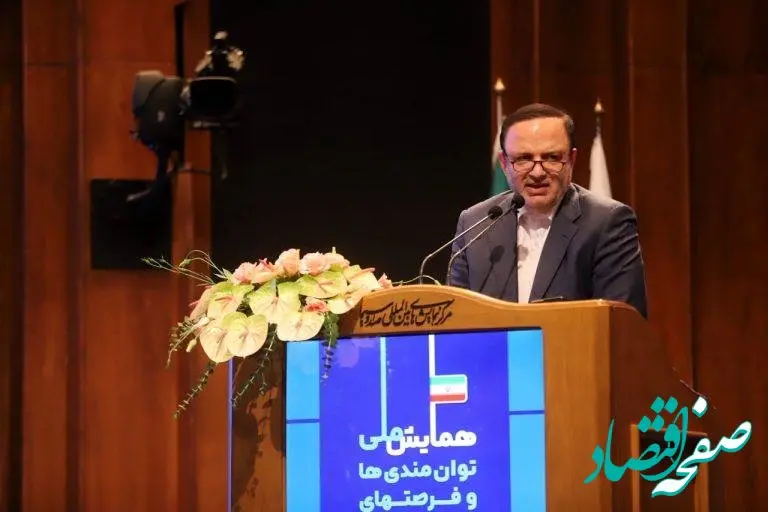 بازگشت مزیت‌های قانونی و توسعه مناطق آزاد، راهبرد اصلی دولت چهاردهم