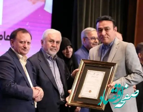 نشان عالی مسئولیت اجتماعی بر سینه روابط عمومی فولاد خراسان