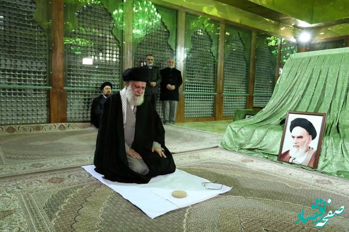 حضور رهبر انقلاب حضرت آیت الله خامنه‌ای در مرقد بنیانگذار جمهوری اسلامی ایران