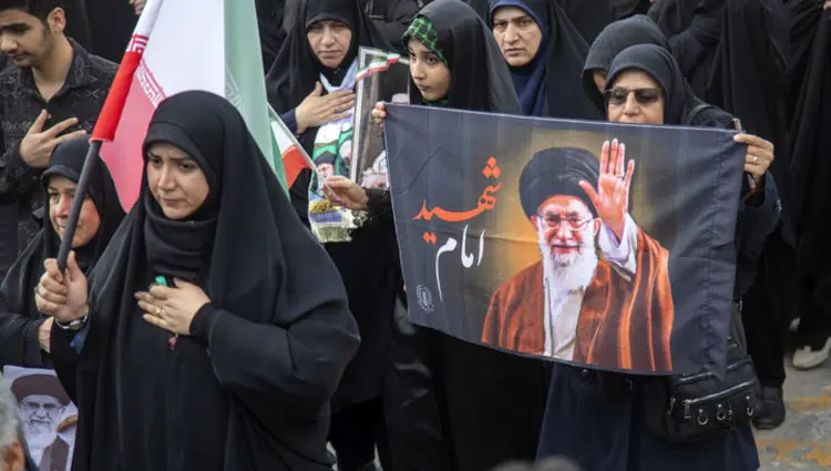 اشک کارگران در بدرقه رهبر شهید؛ روایت یک وفاداری ماندگار
