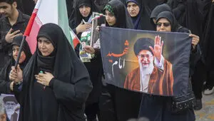 اشک کارگران در بدرقه رهبر شهید؛ روایت یک وفاداری ماندگار