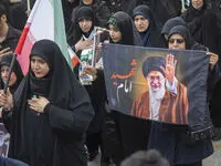 اشک کارگران در بدرقه رهبر شهید؛ روایت یک وفاداری ماندگار