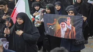 اشک کارگران در بدرقه رهبر شهید؛ روایت یک وفاداری ماندگار