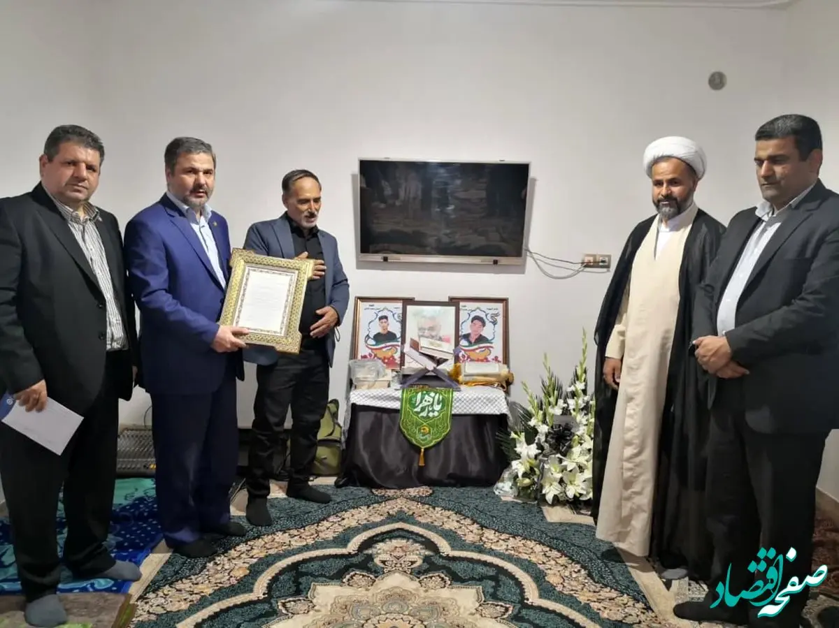 تکریم خانواده شهدا وظیفه همه ما است.