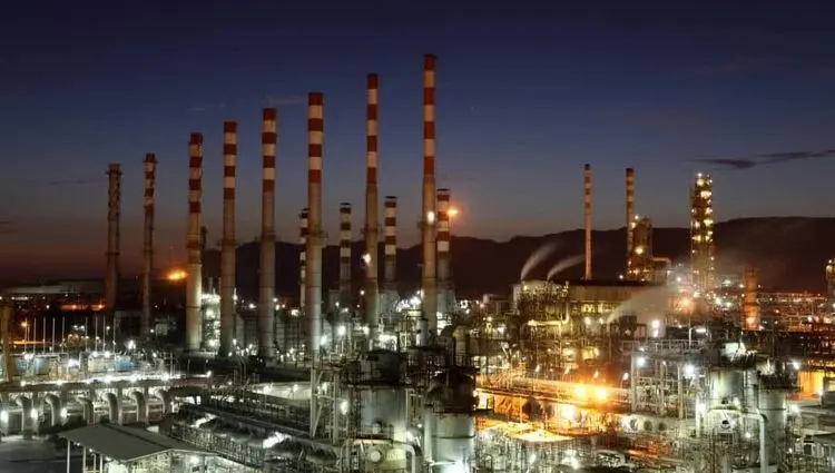 عملکرد درخشان شبندر در سال ۱۴۰۴؛ بازدهی ۹۲٫۵ درصدی پالایش نفت بندرعباس و استقبال گسترده از سوی سرمایه‌گذاران حقیقی و حقوقی