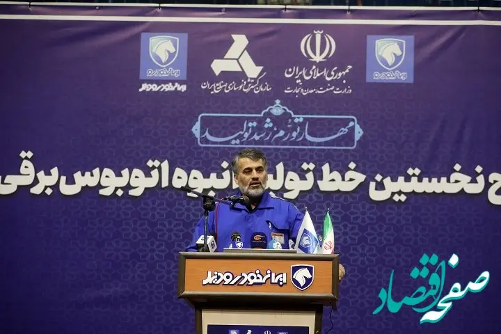 کامیون باری و ون مسافری برقی در راهند