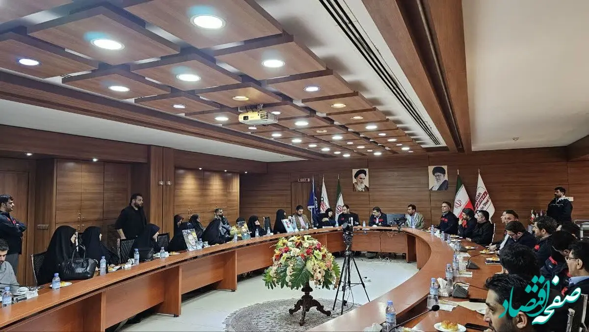 دیدار مدیرعامل فولاد اکسین خوزستان با خانواده شهدا