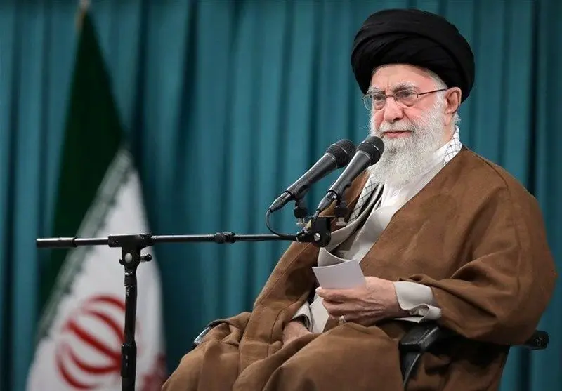 تقدیر رهبر انقلاب از  اتحاد و اتفاق فوق‌العاده‌ی ملت ایران: نود میلیون نفر، یک صدا، شانه به شانه، در کنار هم، بدون هیچگونه تفاوتی در خواسته‌ها ایستادند و حمایت کردند
